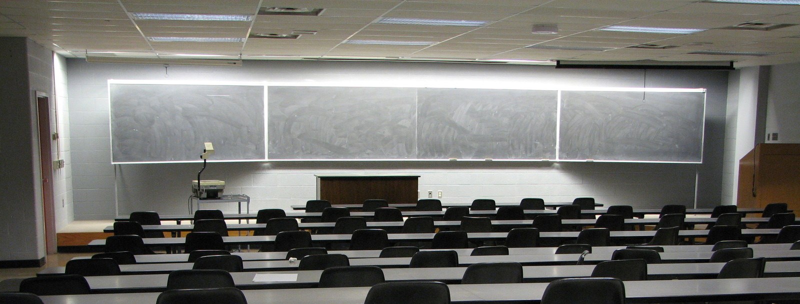 lecture-room-3-1229037-1600x1200